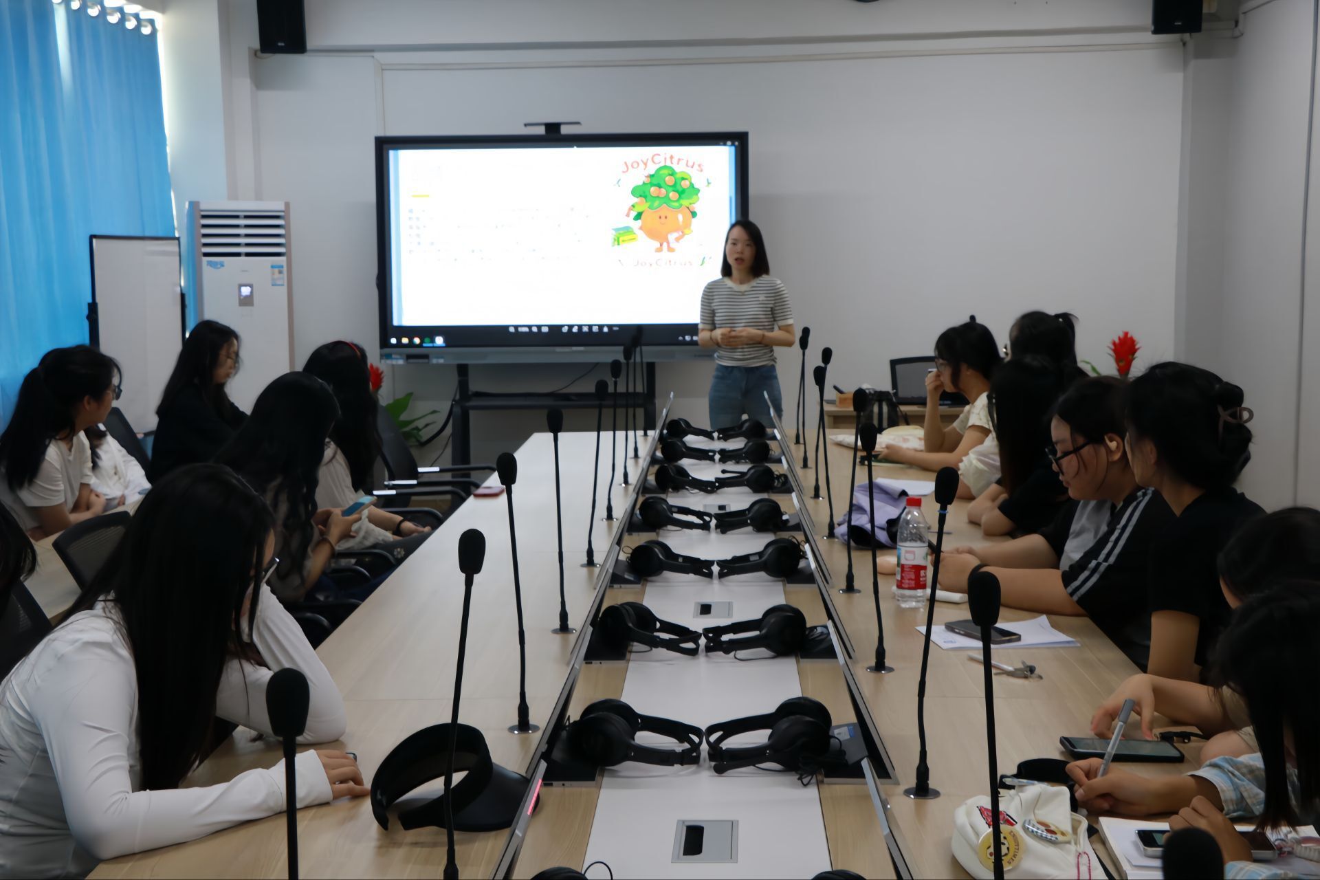 汇聚就业机遇，赋能职业发展 国际教育学院携手企业共启英语学子职业新篇